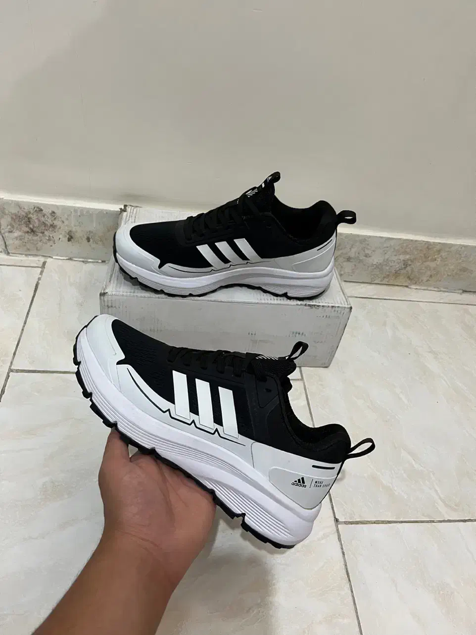 کتونی adidas سایز41و42|کیف، کفش، کمربند|تهران, گمرک|دیوار