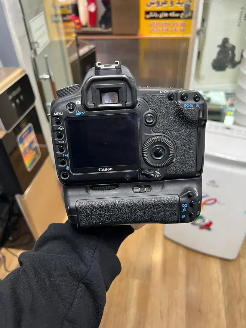 5D mark2 grip battery 50mm در حد آکبند|دوربین عکاسی و فیلمبرداری|تهران, صادقیه|دیوار