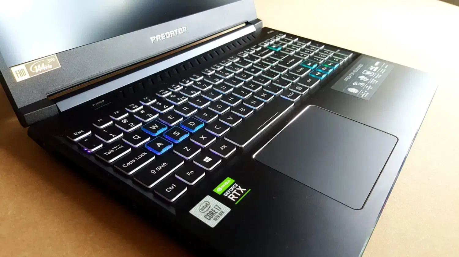 لپ‌تاپ گیمینگ هلیوس ۳۰۰، گرافیک RTX2070، رم ۲۴|رایانه همراه|تهران, فلسطین (میدان انقلاب)|دیوار