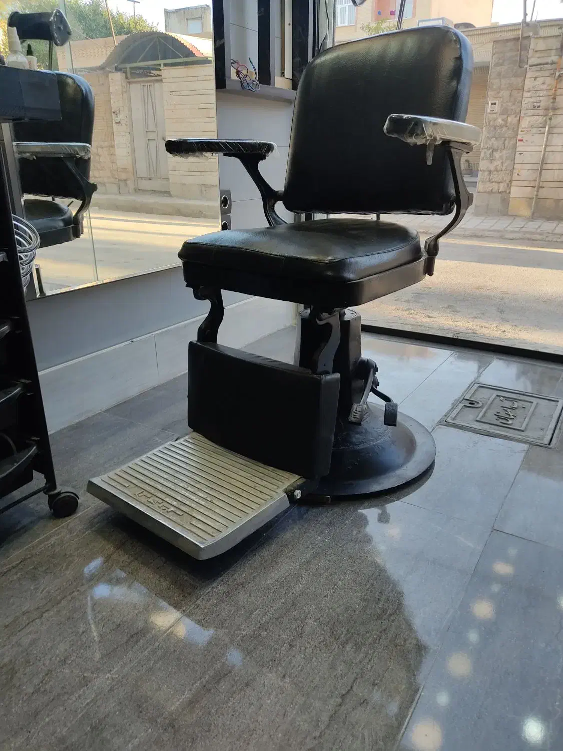 صندلی آرایشگاه برند اروند|آرایشگاه و سالنهای زیبایی|شاهینشهر, نظامی|دیوار