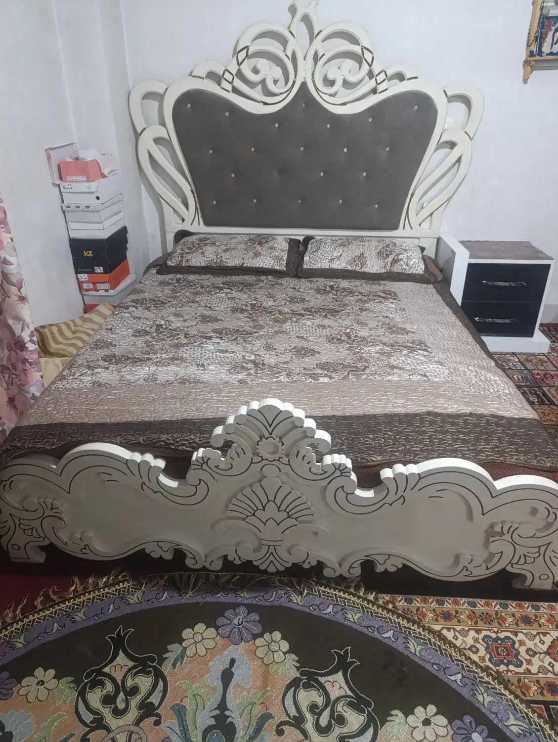 تخت همراه تشک و روتختخی|تخت و سرویس خواب|اردبیل, |دیوار