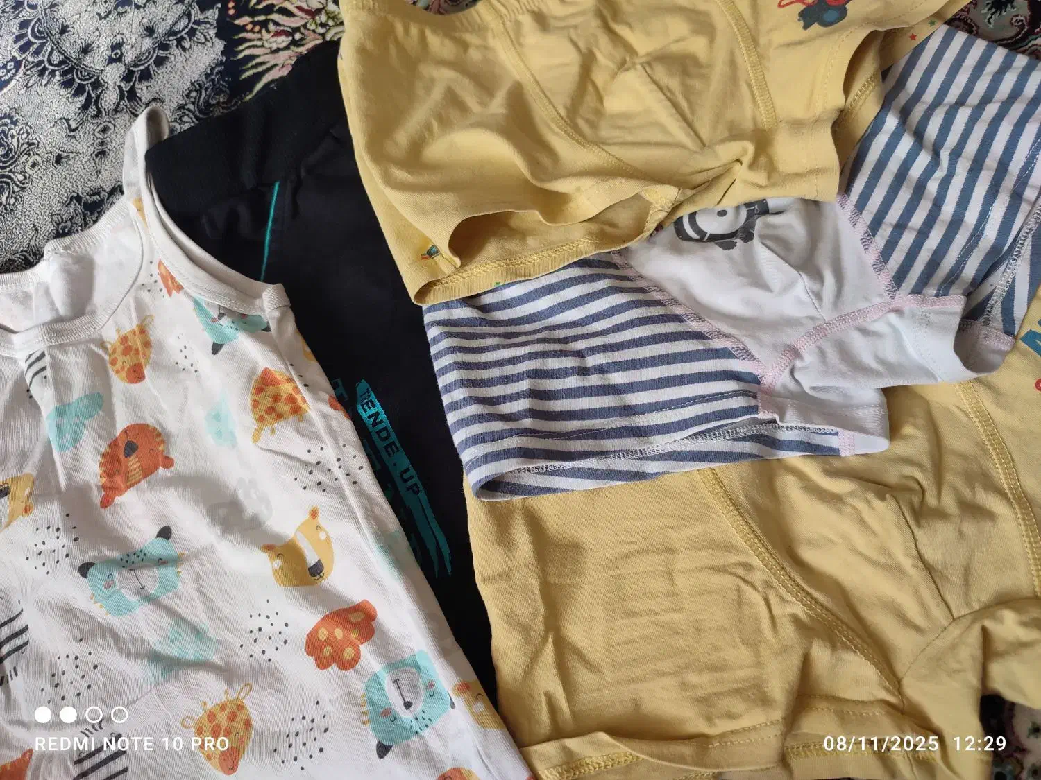 لباس پسرانه تمیز بدون هیچ لک روی لباس|کفش و لباس بچه|مشهد, کوشش|دیوار