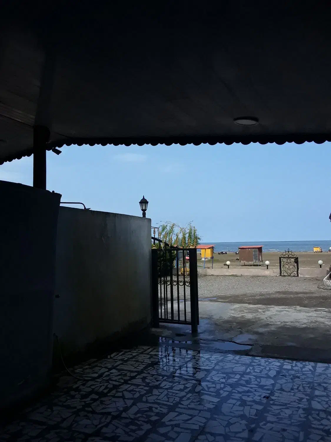 ویلا ساحلی شمال رو به دریا بندر انزلی|اجارهٔ کوتاهمدت آپارتمان و سوئیت|بندر انزلی, معلم|دیوار