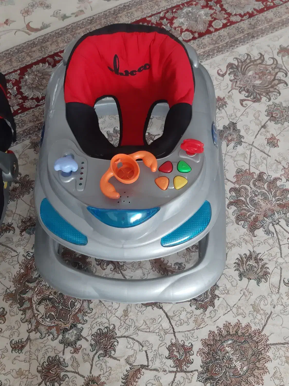 کریر و روروئک|کالسکه و لوازم جانبی|صائین قلعه, |دیوار