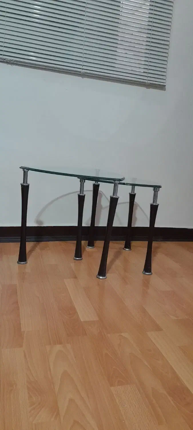 دو میز عسلی سنتی چوبی و دو میز عسلی شیشه|مبلمان خانگی و میز عسلی|قائمشهر, |دیوار