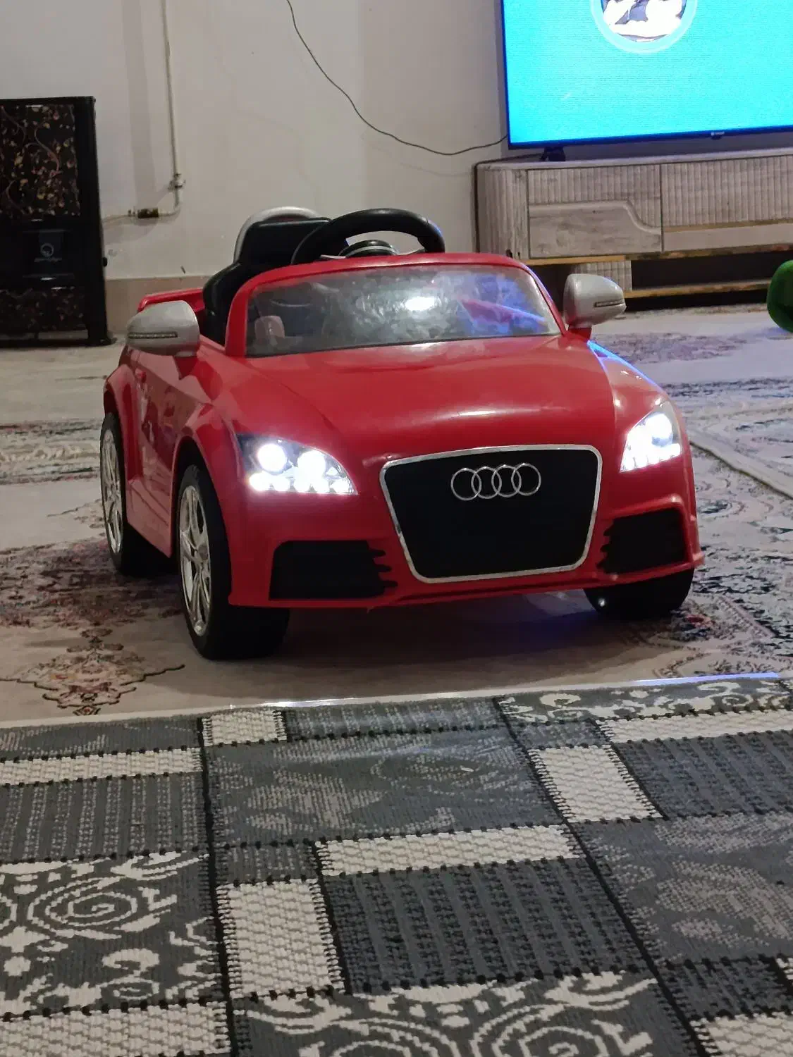 ماشین شارژی سالم کنترل داره|اسباب‌بازی بچه|کرمانشاه, |دیوار