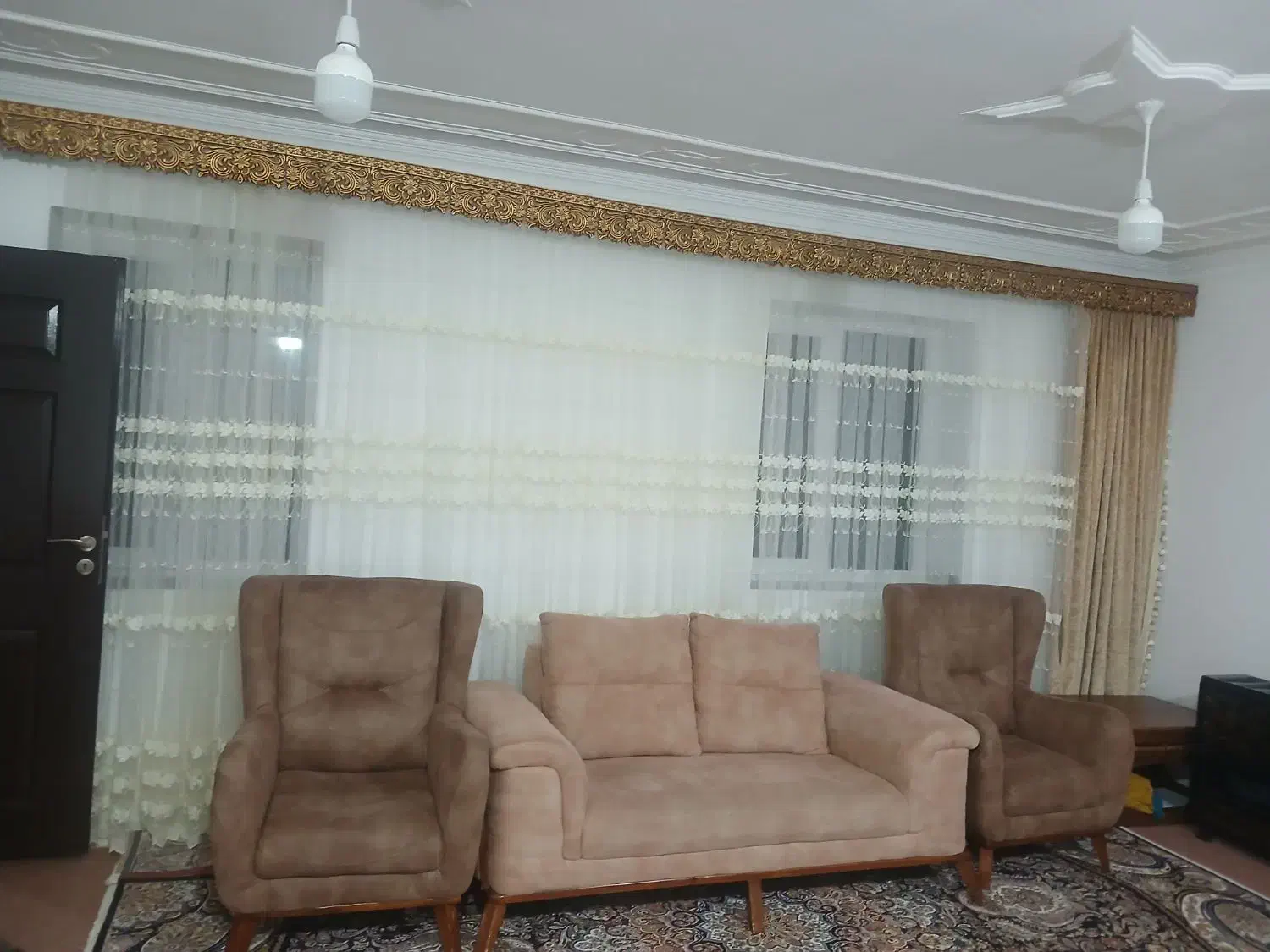 پرده به همراه کتیبه هرکی خواست میفروشم|پرده، رانر، رومیزی|دهگلان, |دیوار