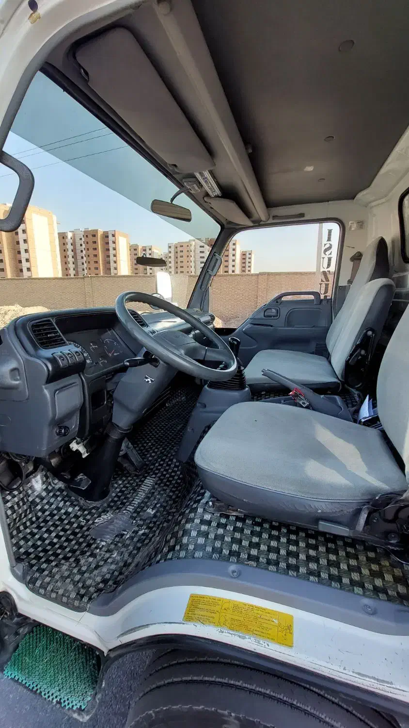 ایسوزو ۶ تن مسقف عروسک|خودرو سنگین|یزد, |دیوار