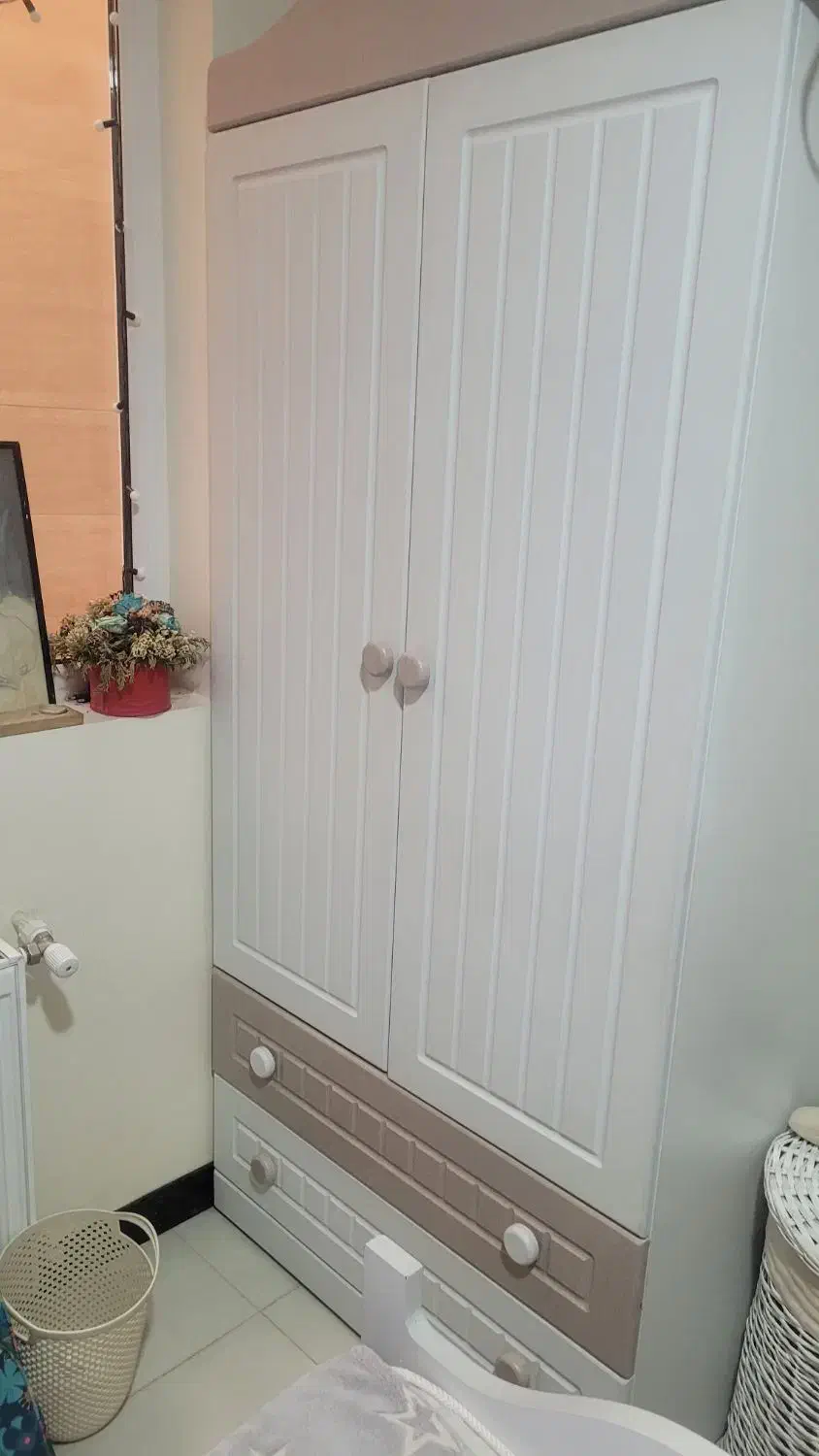 سِت تخت دو طبقه سفید، کمد لباس، میز تحریر و صندلی|تخت و سرویس خواب|دماوند, گیلاوند|دیوار