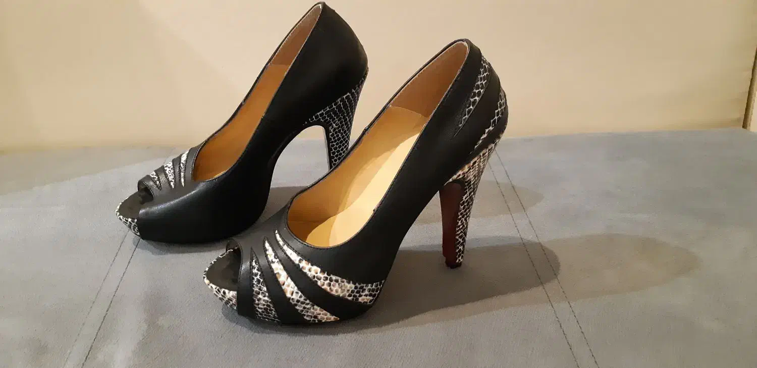 کفش|کیف، کفش، کمربند|اصفهان, شاهزاده ابراهیم|دیوار