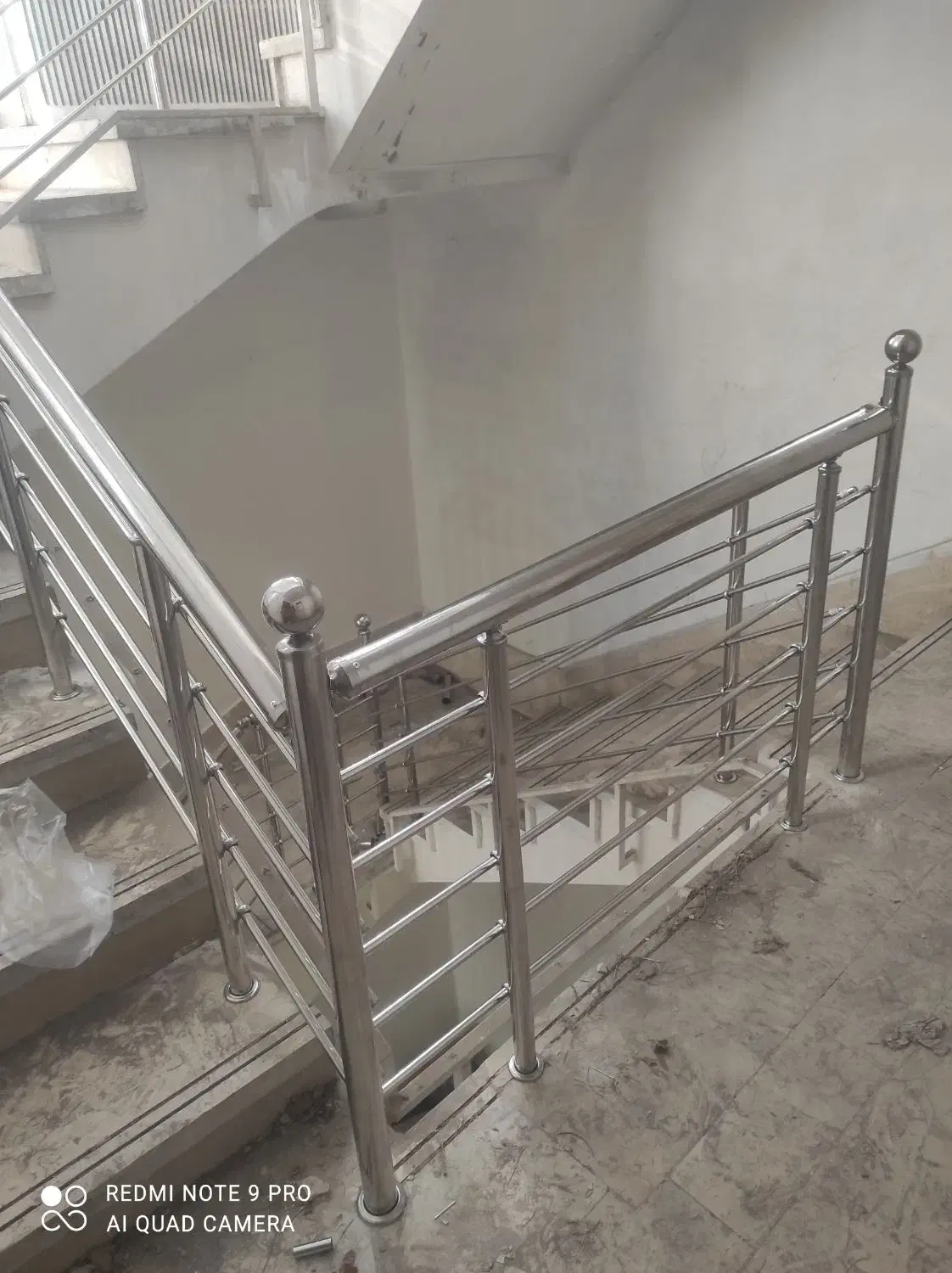 نرده استیل و حفاظ بالکن|خدمات پیشه و مهارت|نهاوند, |دیوار