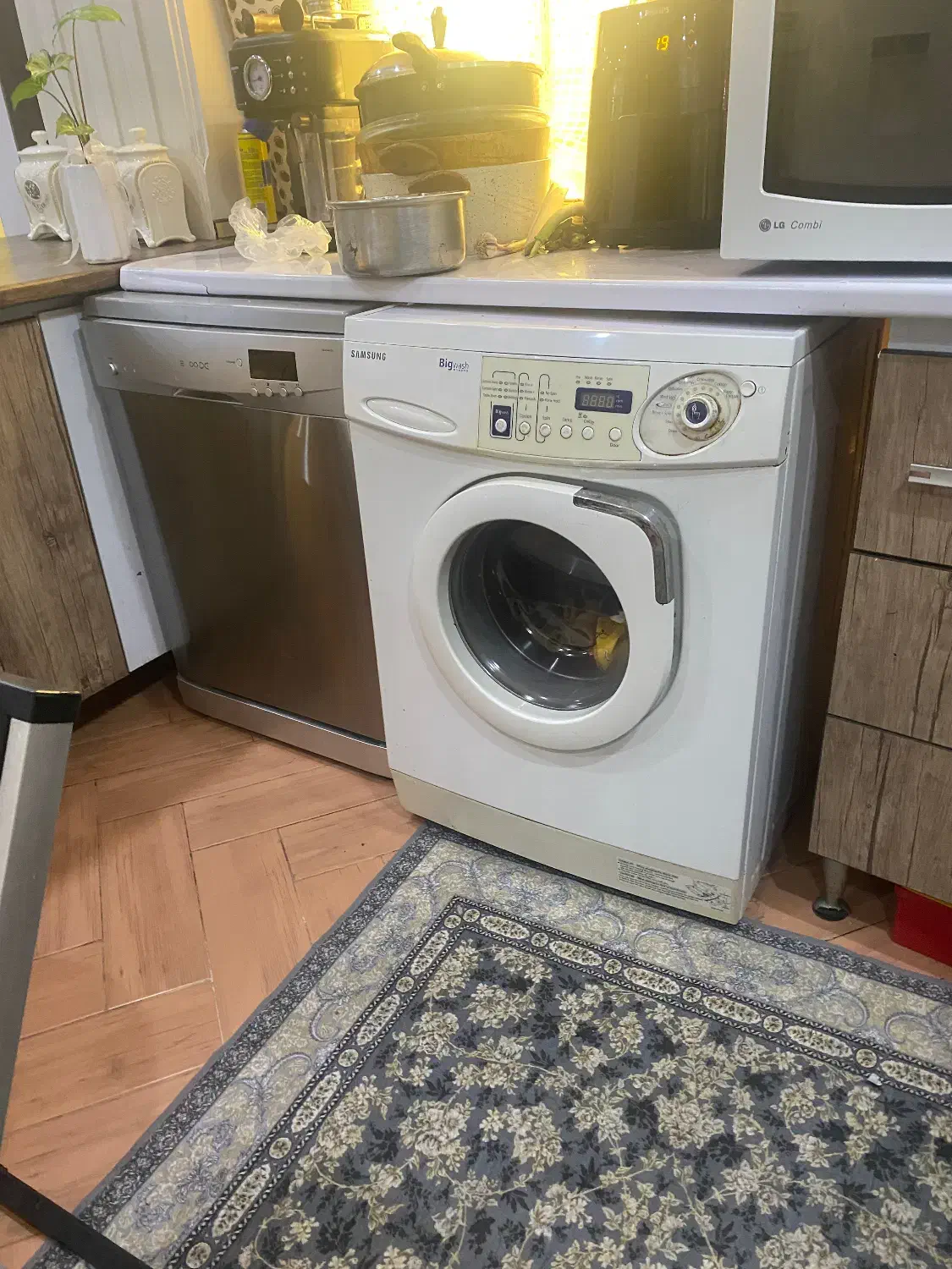 لباسشویی ۵|ماشین لباسشویی و خشک‌کن لباس|رشت, سعدی (تختی)|دیوار