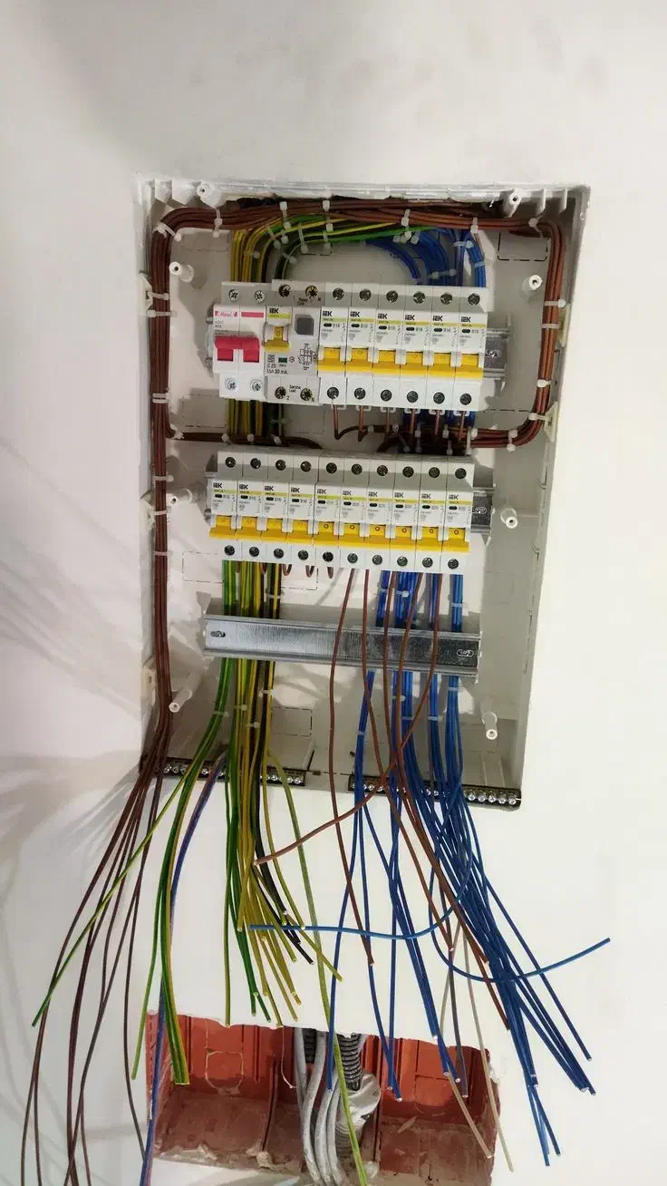 رفع اتصالی،برقکاری،نصب لوستر،سیم کشی،تمام مناطق|خدمات پیشه و مهارت|تهران, فلسطین (میدان انقلاب)|دیوار