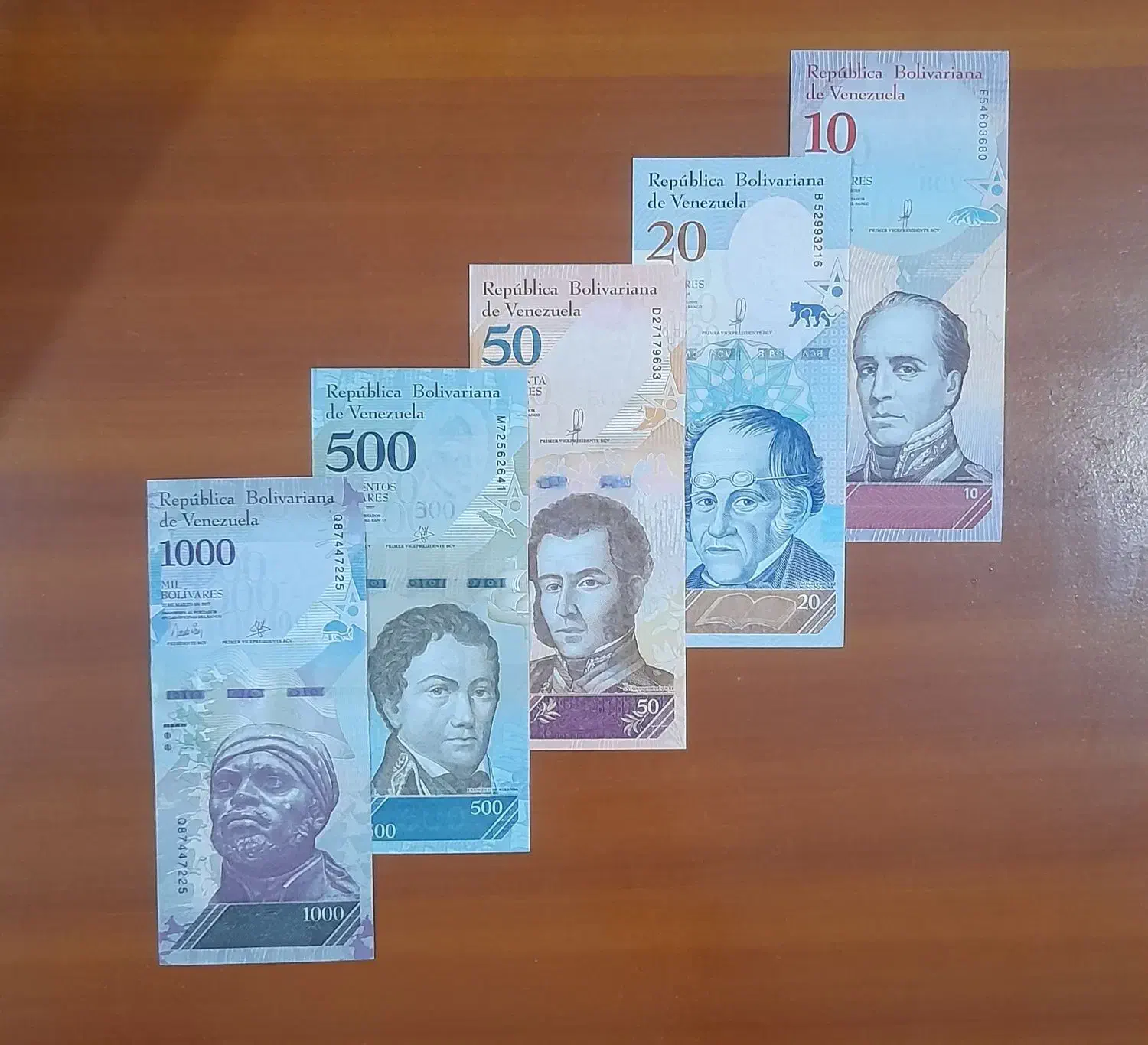 ست ونزوئلا|کلکسیون سکه، تمبر، اسکناس|تهران, آزادشهر|دیوار