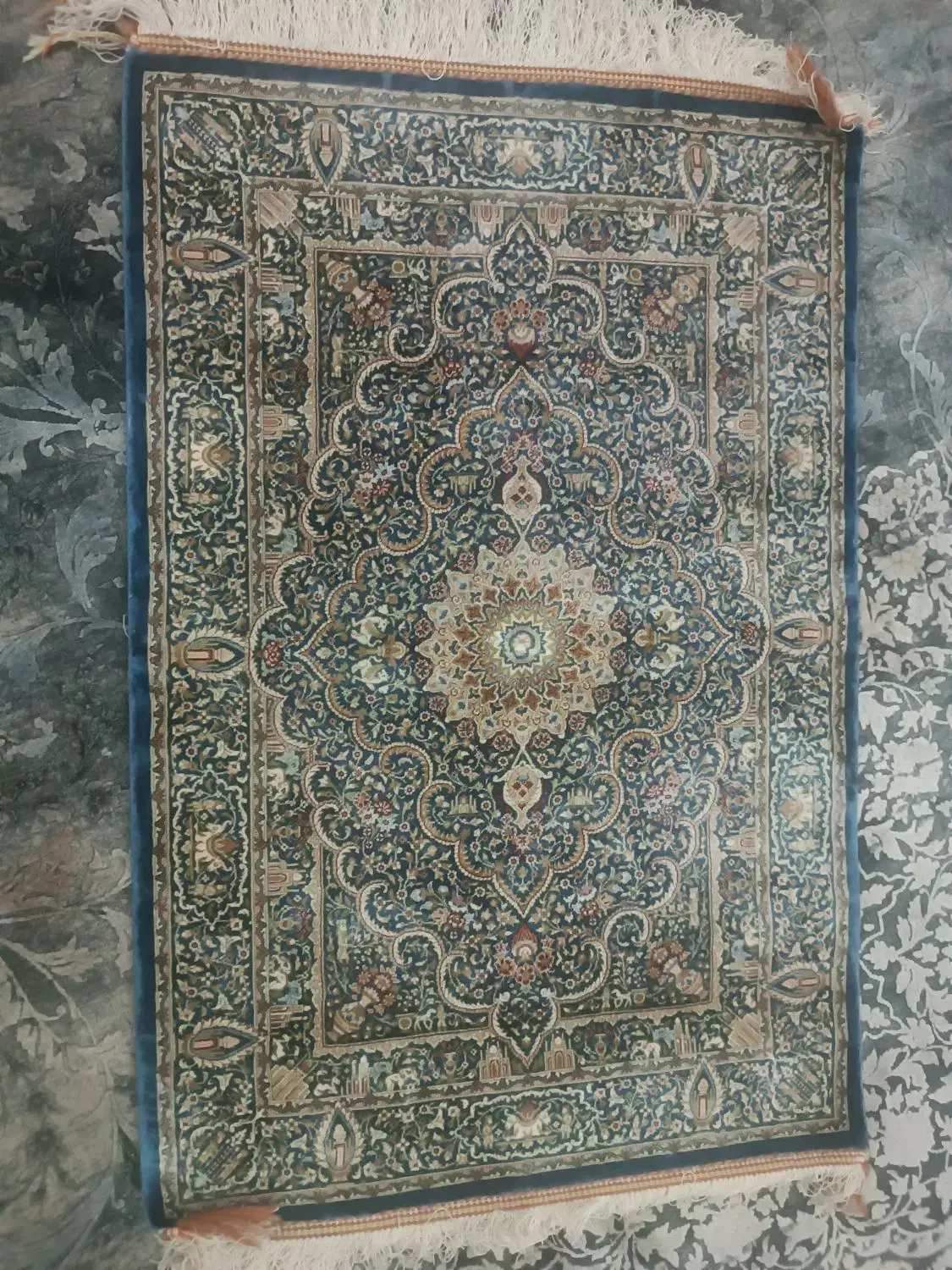 پادری  ابریشم|فرش|ری, دیلمان|دیوار