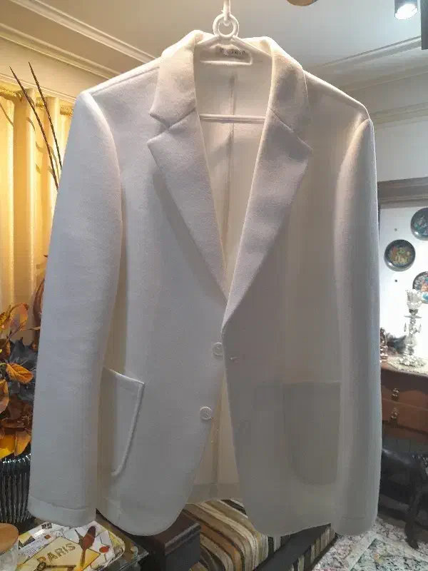 کُت سفید کاملا نو|لباس|رشت, دروازه لاکان|دیوار