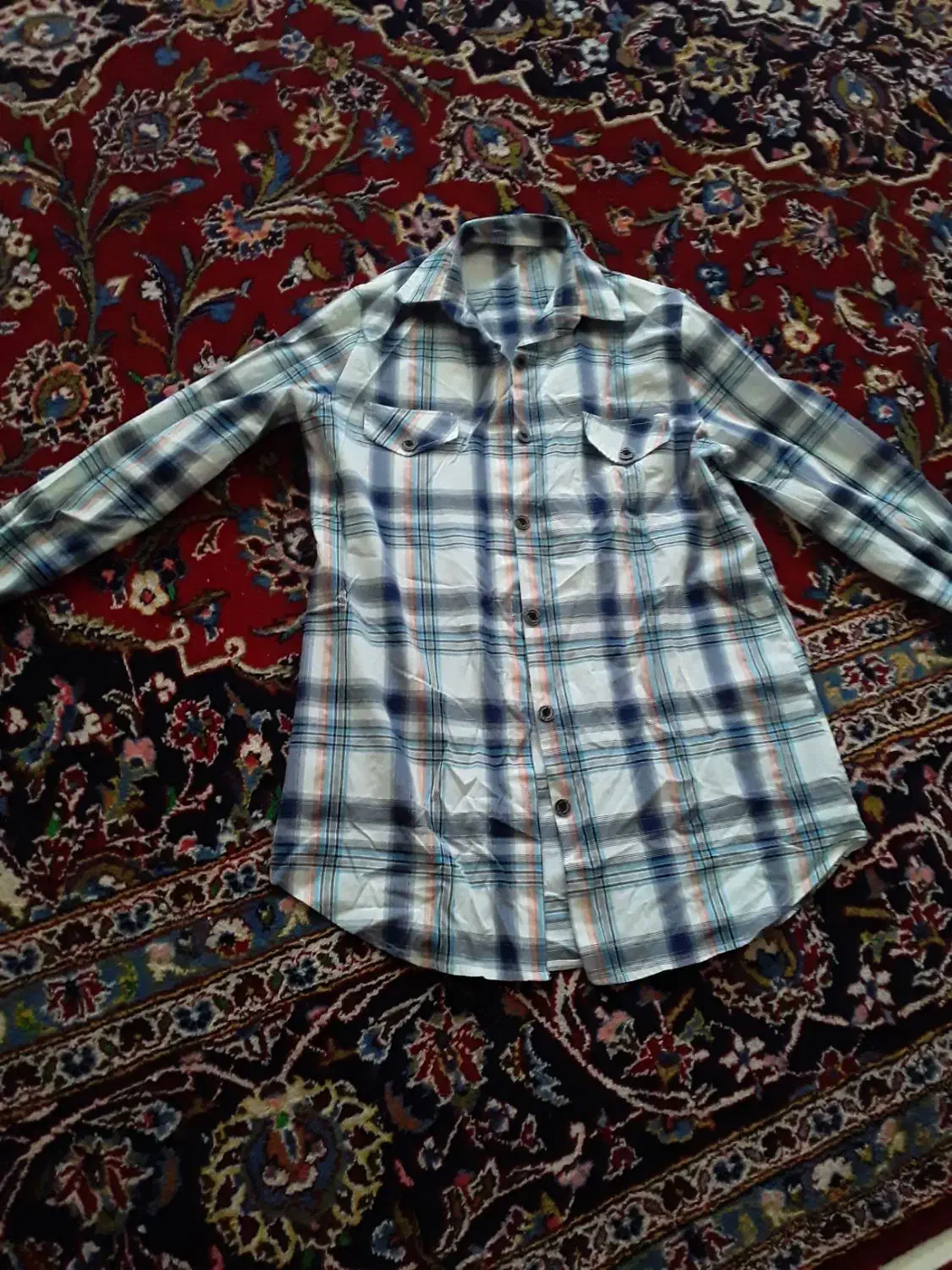 شومیز ومانتو|لباس|میانه, |دیوار