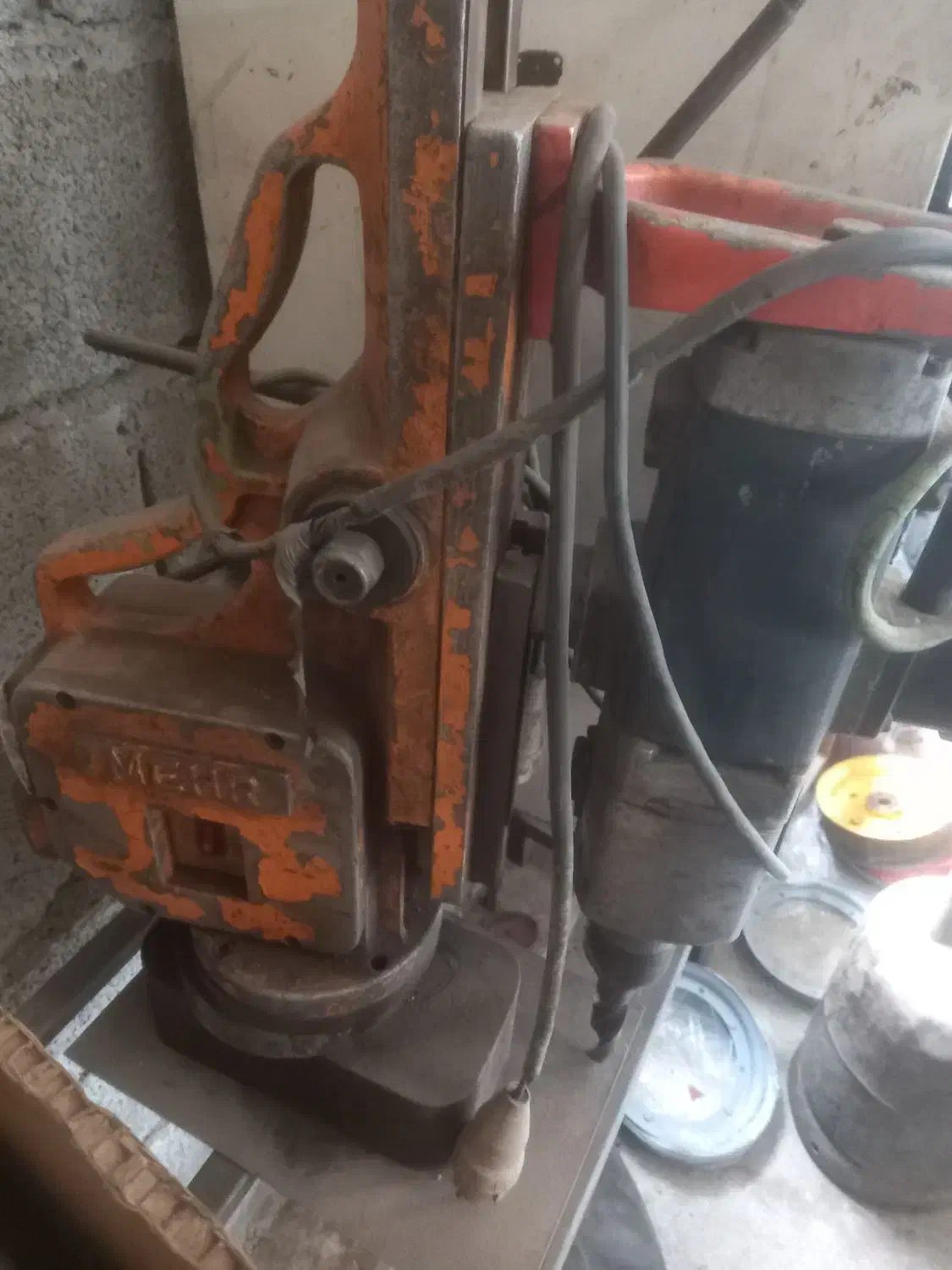 دریل مگنتی|ماشین‌آلات صنعتی|رباط‌کریم, یقه|دیوار