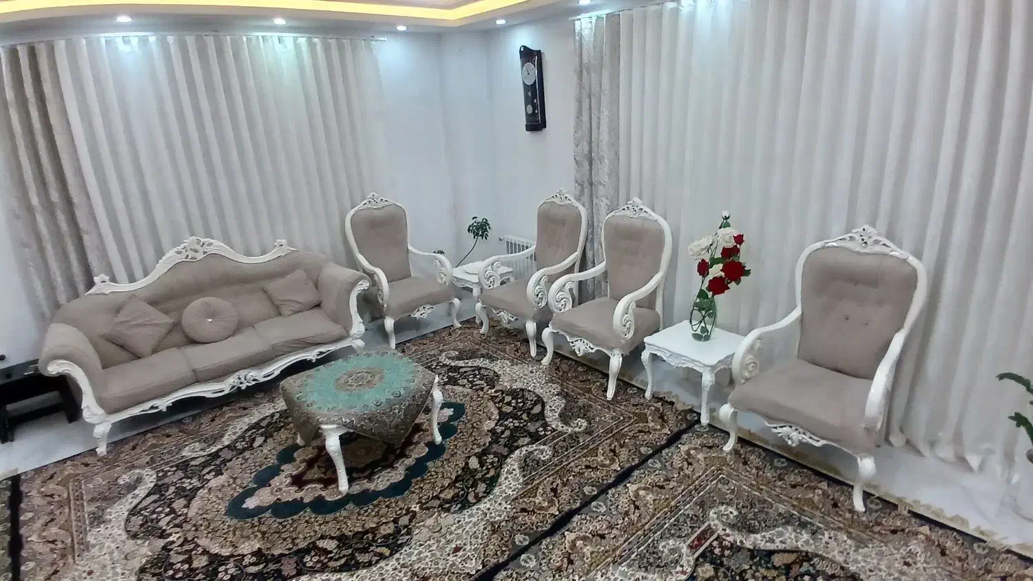 مبلمان و میز و عسلی|مبلمان خانگی و میز عسلی|رشت, کوی جام جم|دیوار