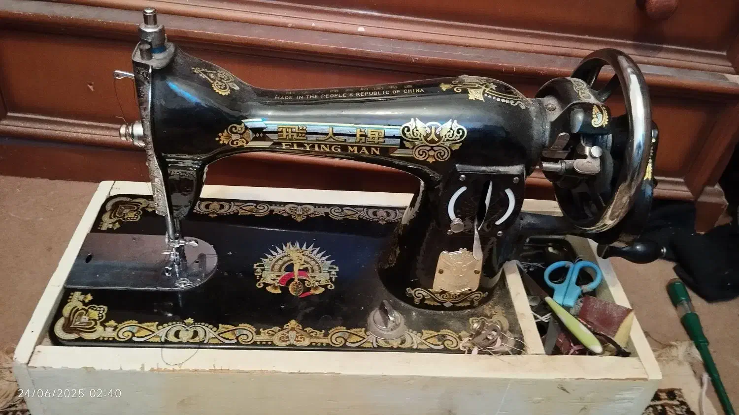 چرخ خیاطی|چرخ خیاطی و ریسندگی|میانه, |دیوار