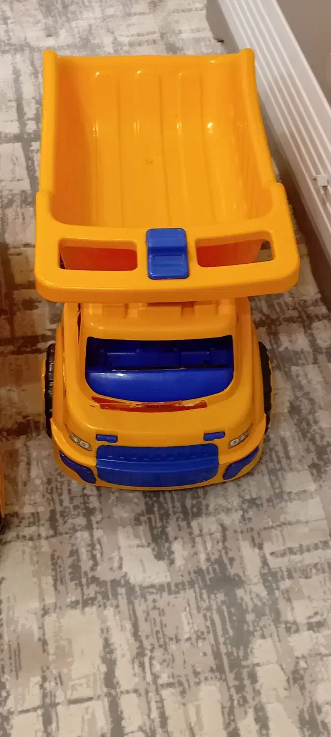 کامیون بزرگ سالم درحدنو فقط ۸۰۰تومن|اسباببازی بچه|اراک, |دیوار