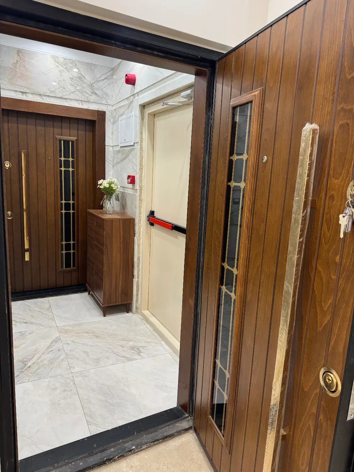 آپارتمان ۲ خوابه ۱۱۸ متری طبقه ۳