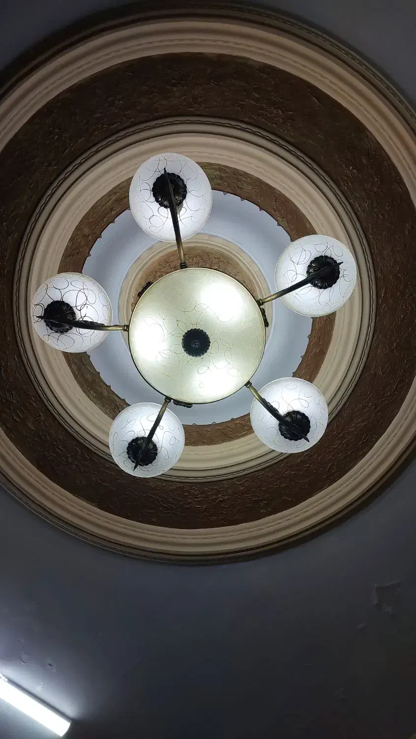 لوستر برنجی|لوستر و چراغ آویز|لاهیجان, قیام|دیوار