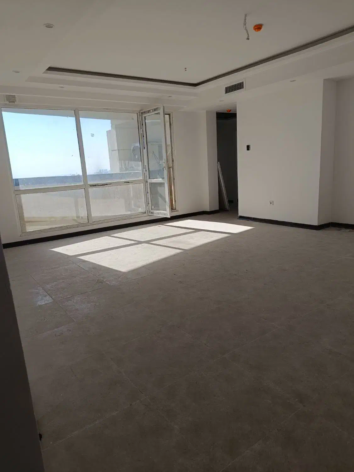 آپارتمان ۱۰۲ متر،ویو ابدی بدون مشرف،باشگاه،برج رزت