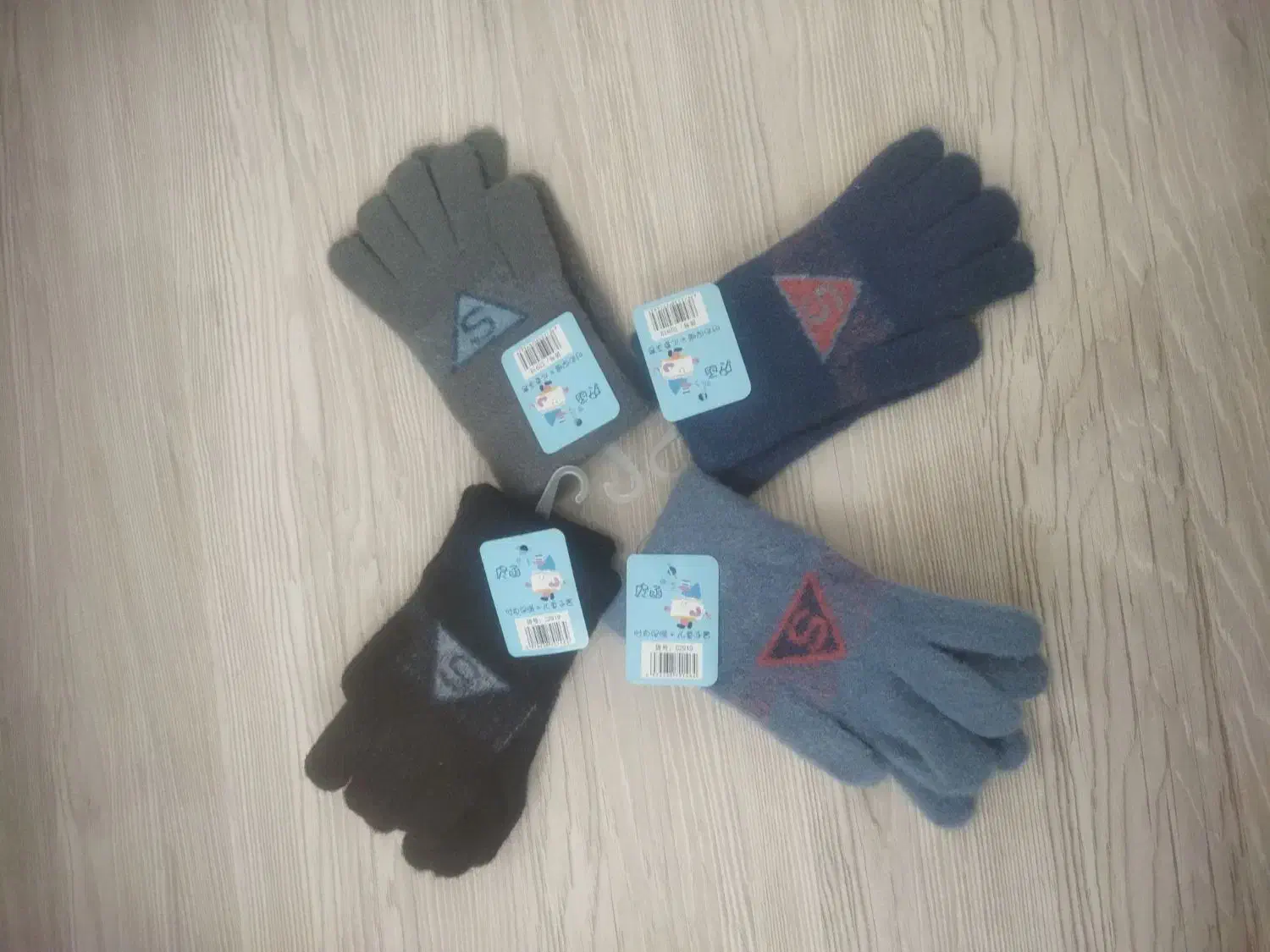 حراج تعدادی دستکش وارداتی|کفش و لباس بچه|بانه, |دیوار