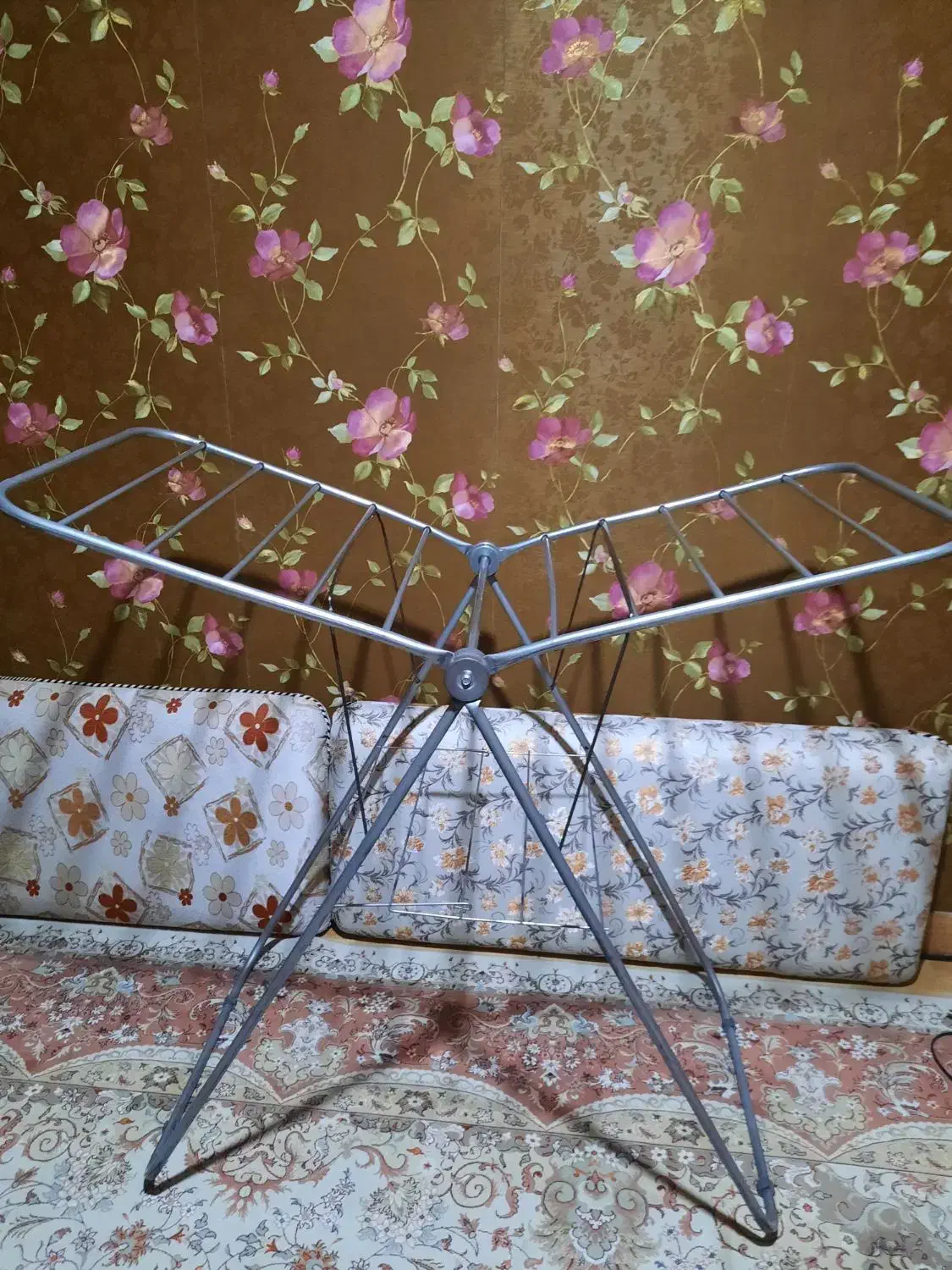 چهار پایه فلزی و بند رخت|صندلی و نیمکت|خرمآباد, |دیوار