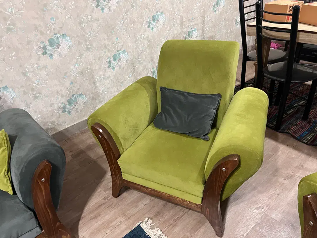 مبل هفت نفره سالم سالم در حد صفر|مبلمان خانگی و میز عسلی|رشت, بلوار گیلان|دیوار