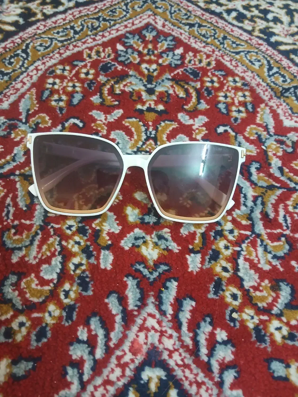 عینک دودی|جواهرات|بروجرد, |دیوار