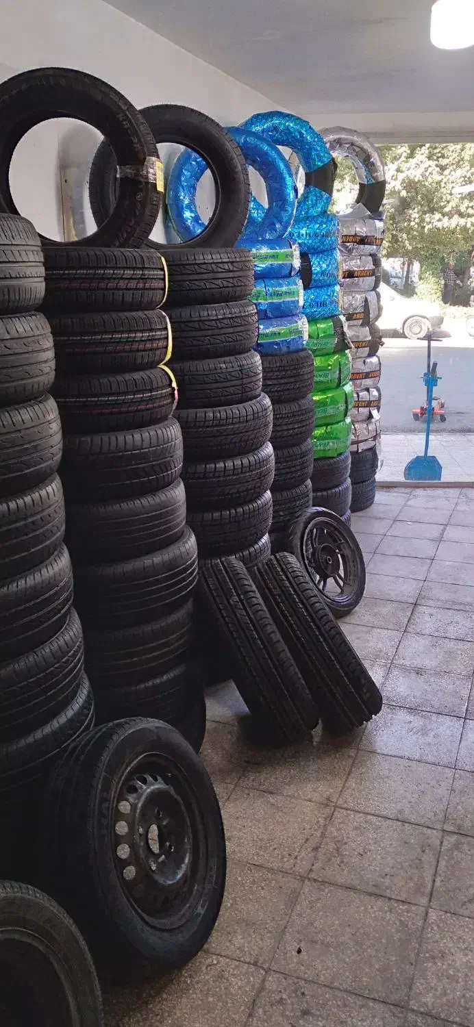 انواع لاستیک نو و کارکرده ایرانی و چینی|قطعات یدکی و لوازم جانبی|قم, شاه سید علی|دیوار