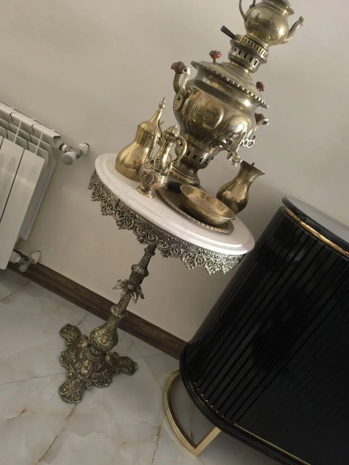 میز برنجی|میز و صندلی غذاخوری|تهران, مینای شمالی (مخبر)|دیوار