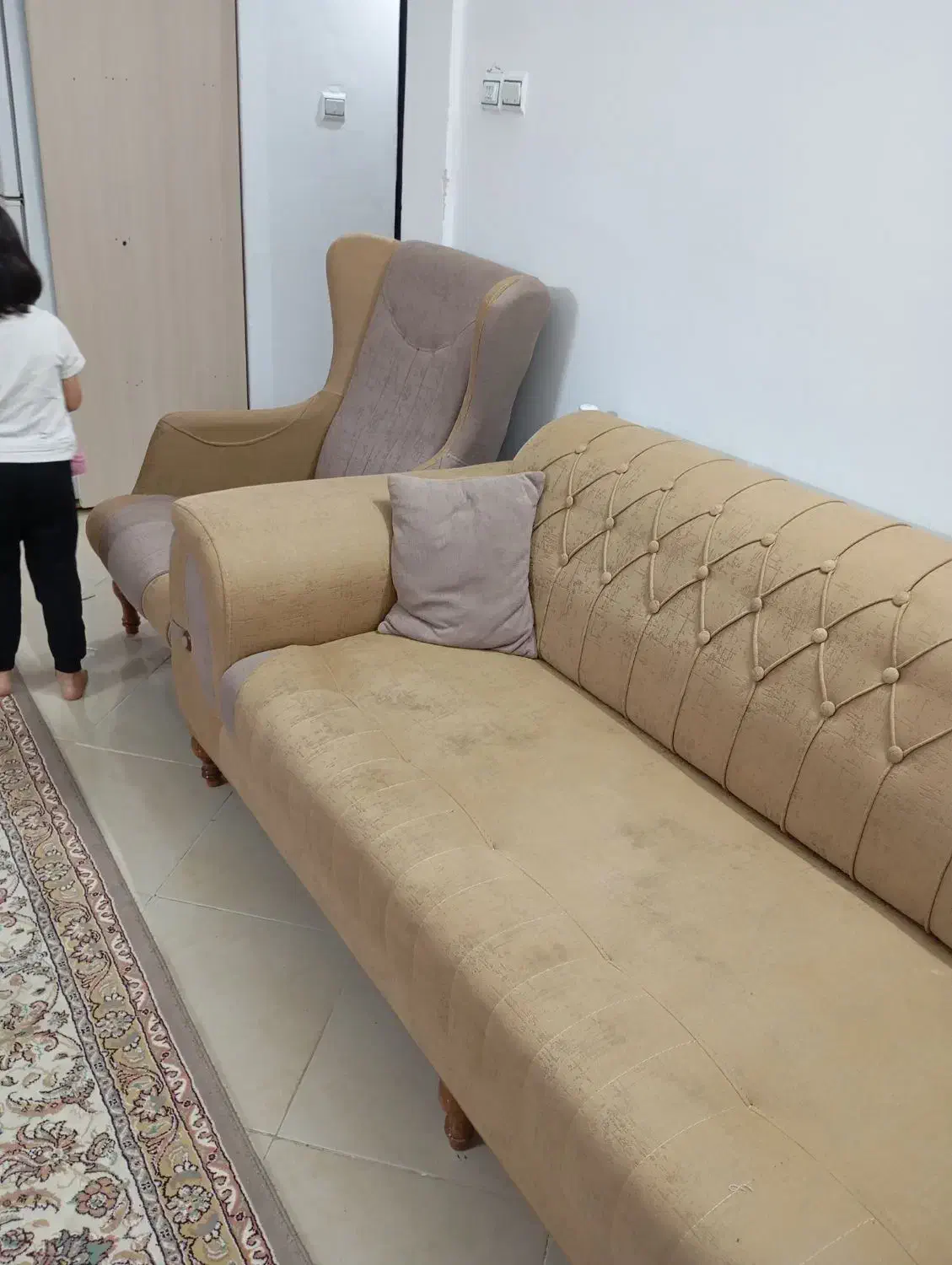 مبل راحتی چستر تختخواب شو|مبلمان خانگی و میز عسلی|گلبهار, شهر جدید گلبهار|دیوار