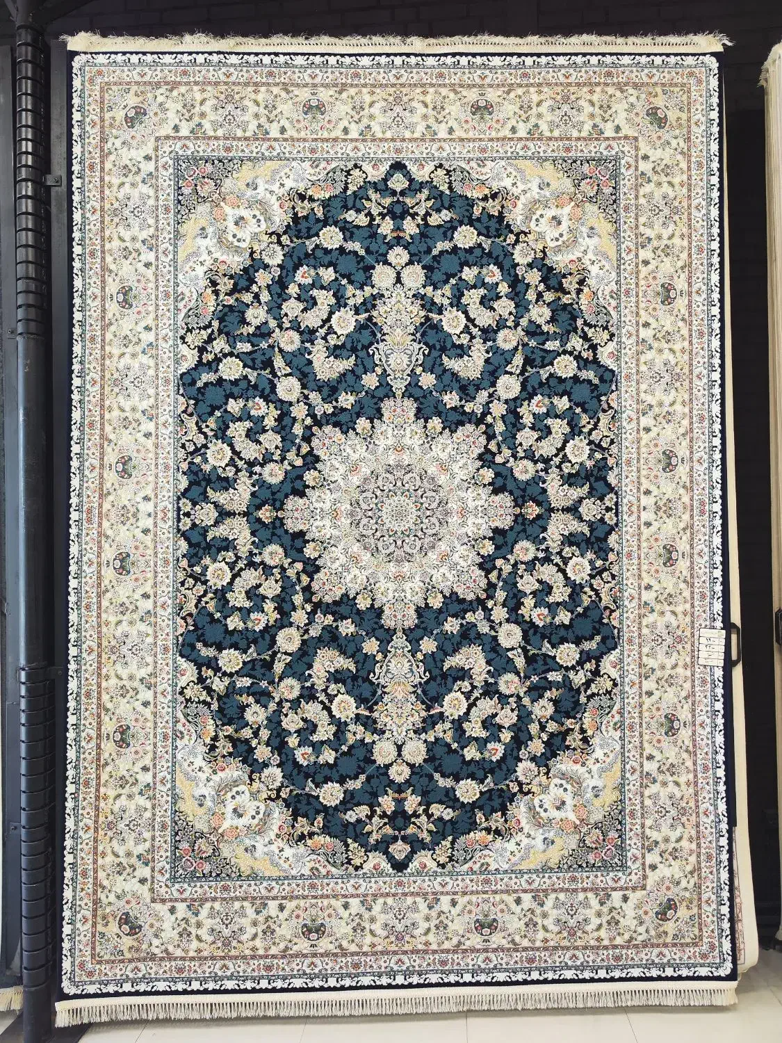 فرش ۹ متری کالکشن باغ گل، ۳۶۰۰ تراکم|فرش|کرمانشاه, |دیوار