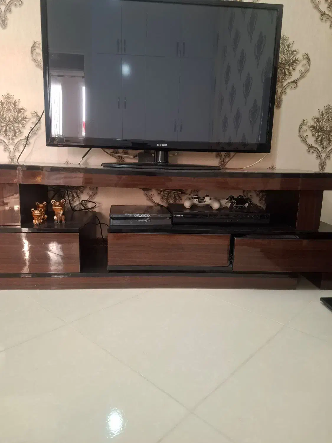 میزتی‌وی|میز تلویزیون|مشهد, فدک|دیوار