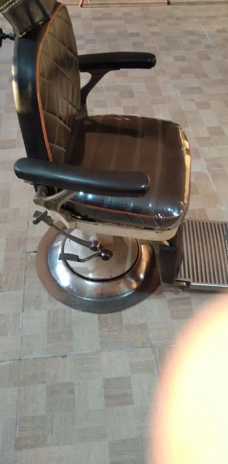 صندلی آرایش مردانه|آرایشگاه و سالن‌های زیبایی|خوی, |دیوار