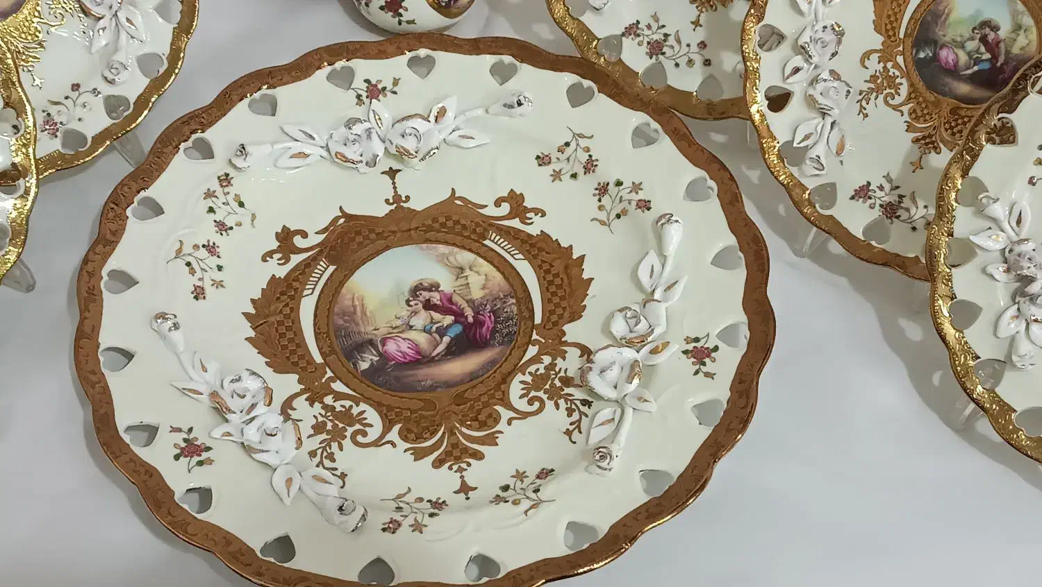 سرویس خیارخوری گل برجسته لیلی ومجنون|ظروف سرو و پذیرایی|تهران, شهرک رضویه|دیوار