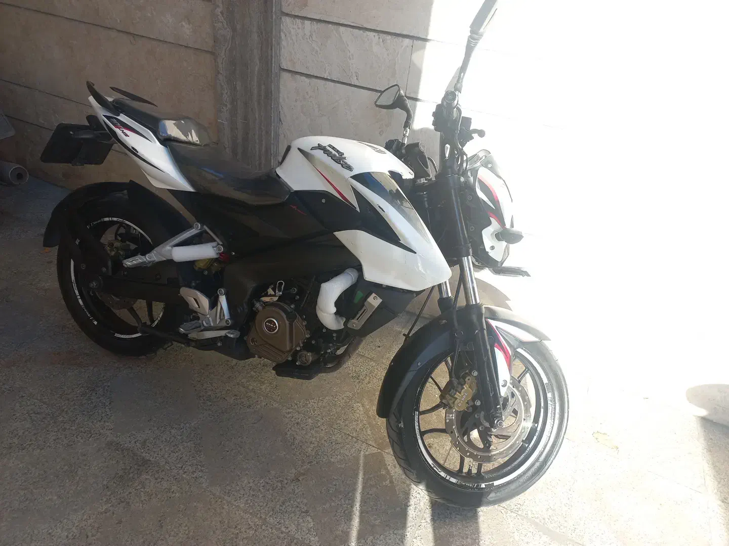 ان اس ۲۰۰ سفید|موتورسیکلت|تهران, جوادیه تهرانپارس|دیوار
