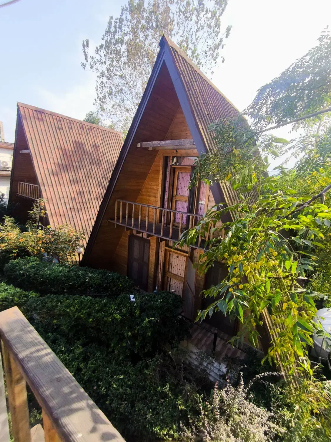 کلبه سوییسی شهرک رویا استخردار سانسی|اجارهٔ کوتاهمدت ویلا و باغ|نشتارود, |دیوار