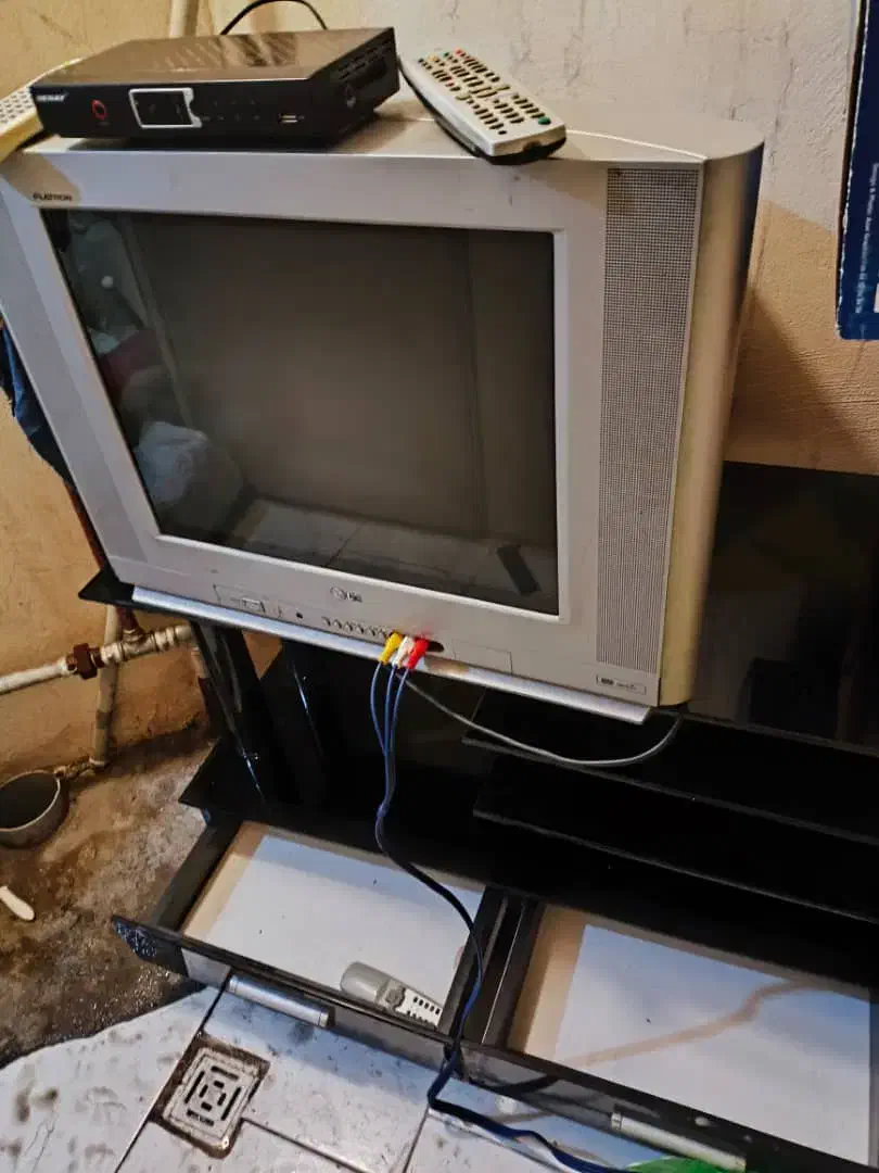 تلوزیونLG همراه میزو گیزنده دیجیتال|تلویزیون و پروژکتور|محمدیه-قزوین, |دیوار