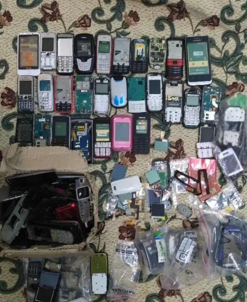 گوشی|موبایل|لشت نشا, |دیوار