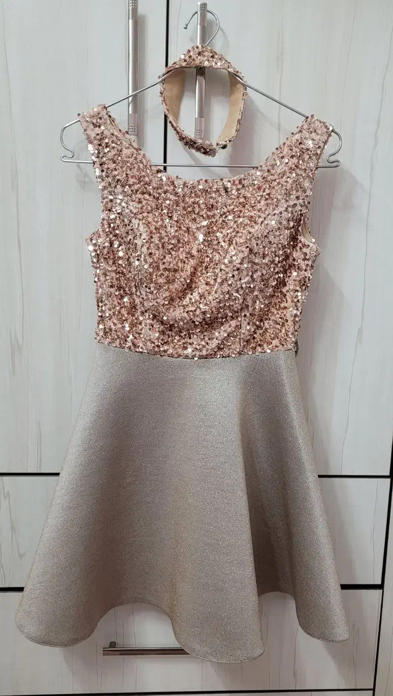 لباس مجلسی نو|لباس|دهق, |دیوار