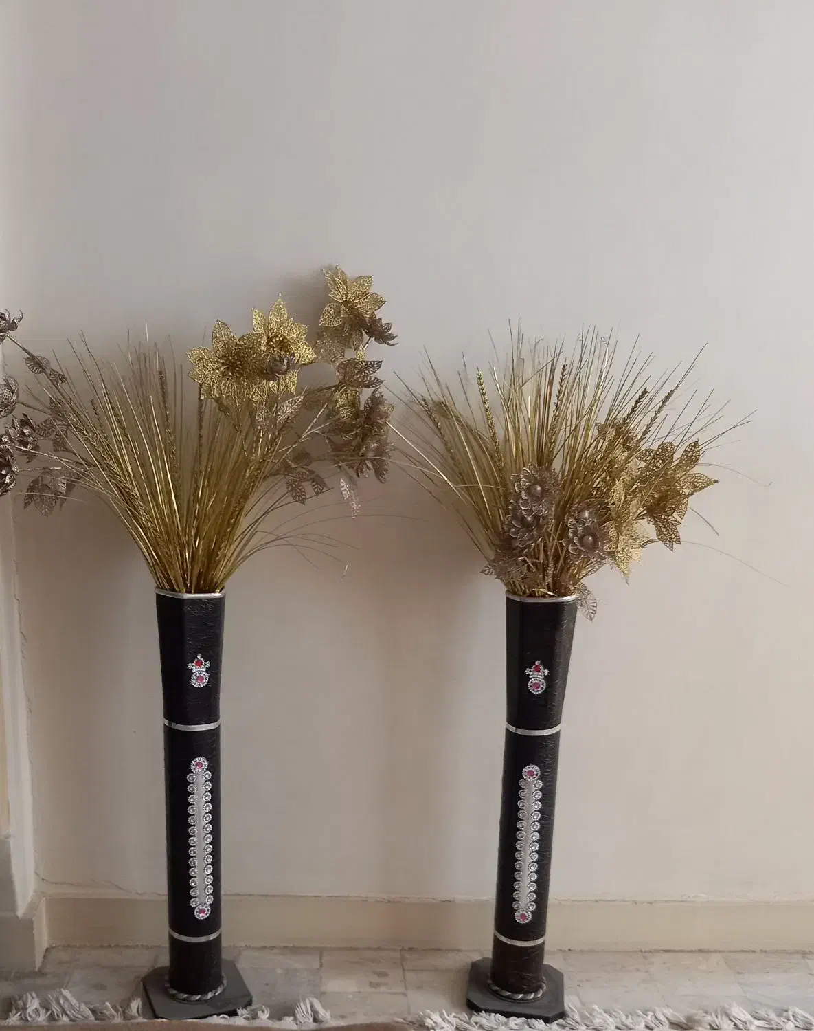 گلدان و فرش گلیم|گل مصنوعی|تهران, امام زاده عبدالله|دیوار