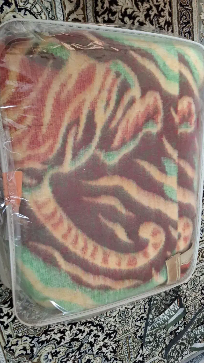 پتو قدیمی|رختخواب، بالش، پتو|اصفهان, جلفا|دیوار