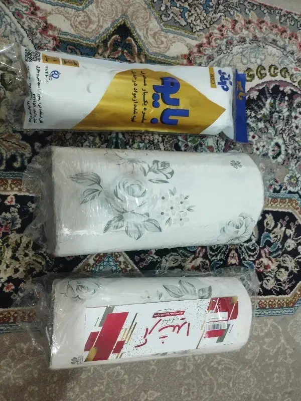 سفره یکبارمصرف|ظروف نگهدارنده، پلاستیکی، یک‌بارمصرف|برخوار, |دیوار