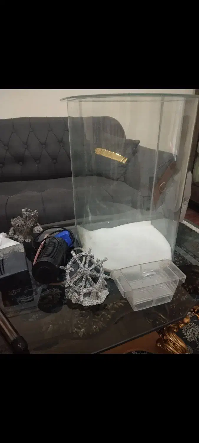 آکواریم شیشه خم با وسایل معاوضه با سره|ماهی|همدان, |دیوار