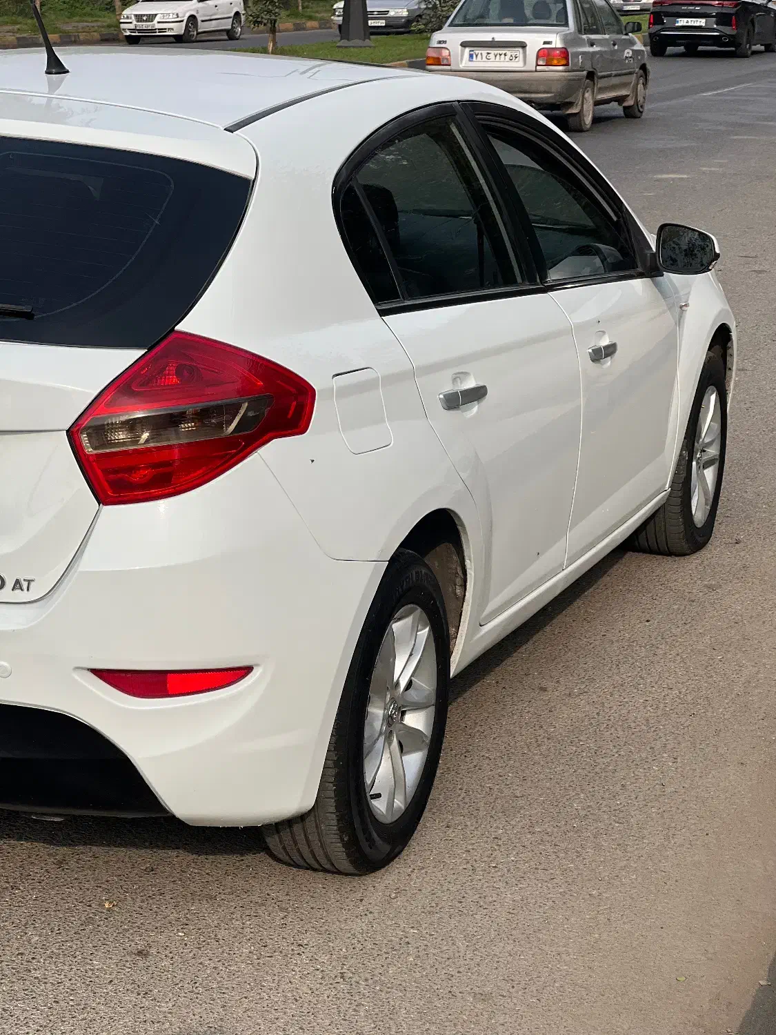 برلیانس موتور بزرگ ۹۷بی رنگ|خودرو سواری و وانت|لاهیجان, کوی خزر|دیوار