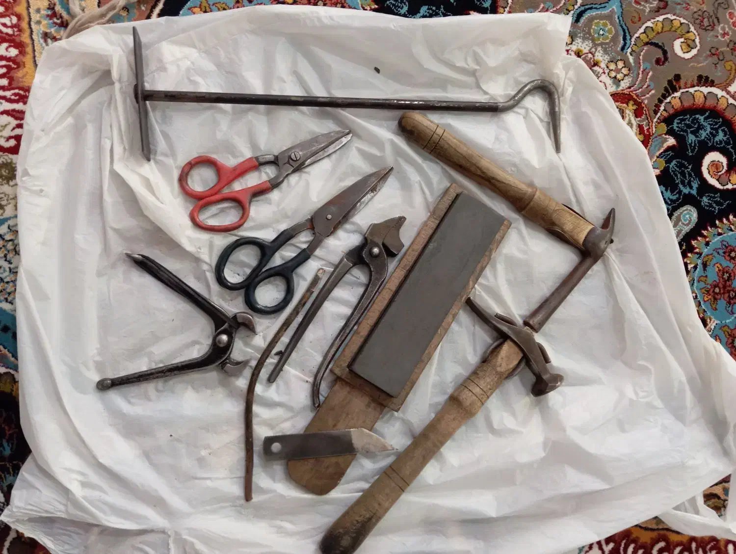 ابزار کفاشی|ابزارآلات|قم, قلعه کامکار|دیوار